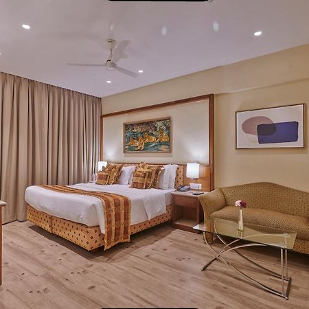 Regent Hotel Andheri Мумбай Екстериор снимка