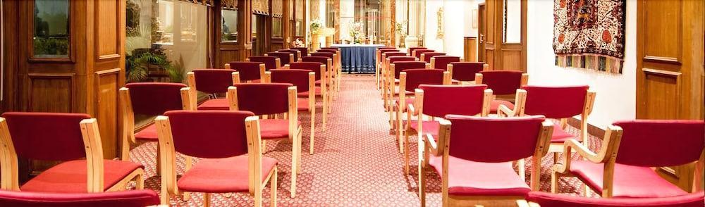 Regent Hotel Andheri Мумбай Екстериор снимка
