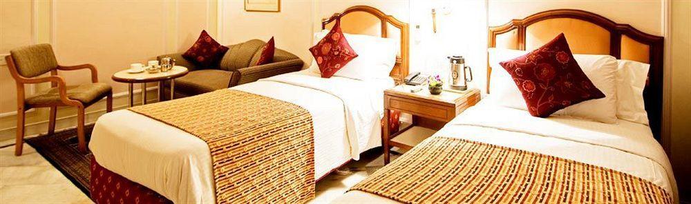Regent Hotel Andheri Мумбай Екстериор снимка