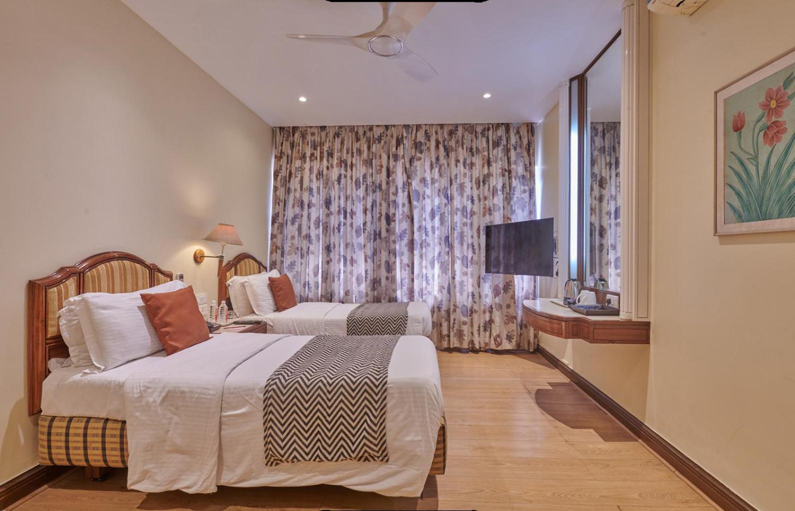 Regent Hotel Andheri Мумбай Екстериор снимка